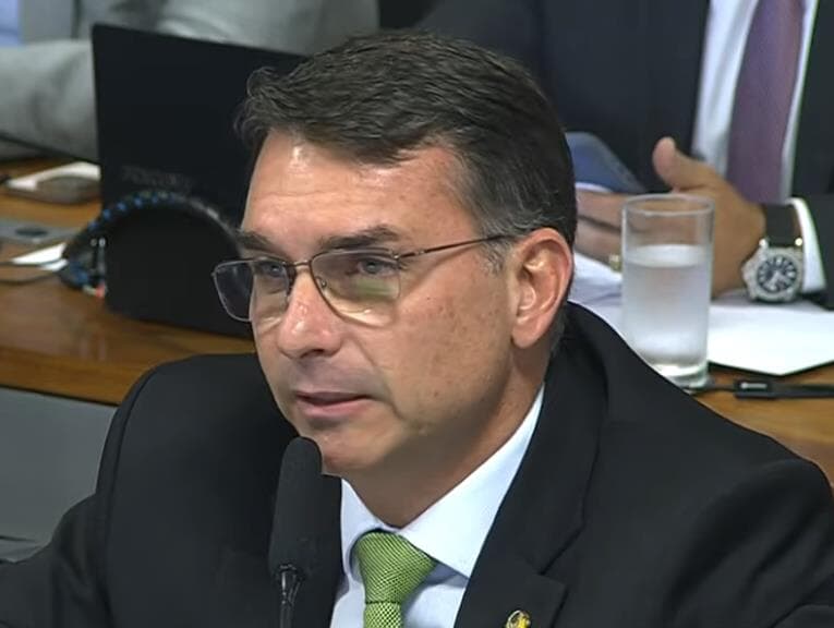 Flávio Bolsonaro durante sabatina de Gonet na CCJ. - Reprodução/Youtube