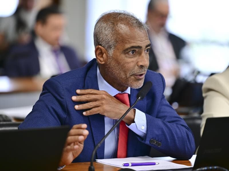 Romário defendeu aprovação da proposta, que cria um contrato especial de trabalho esportivo. - Saulo Cruz/Agência Senado