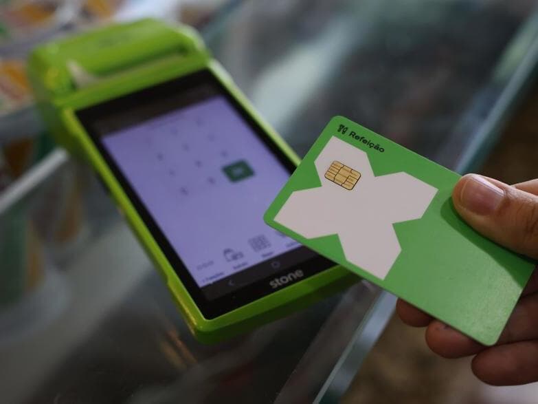 Mudanças nos vales-refeição e alimentação buscam reduzir custos e beneficiar trabalhadores.

 - Fernando Frazão/Agência Brasil