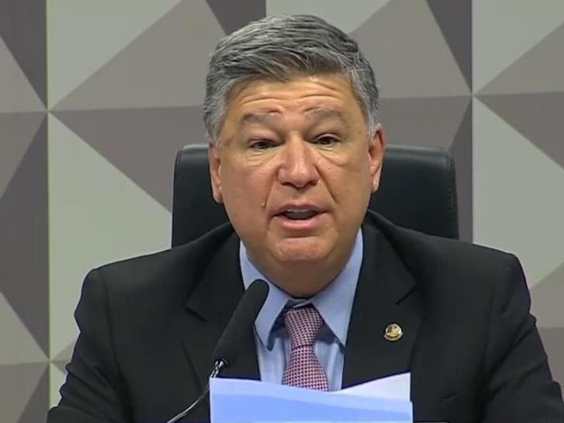 Carlos Viana diz que se emociona com vítimas por lembrar do pai, caminhoneiro aposentado.
 - TV Senado/Reprodução