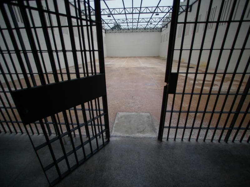 Proposta estabelece regras para impedir que internos usem redes móveis para coordenar ações criminosas. - Pedro Ladeira/Folhapress