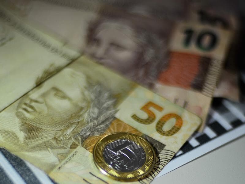 A economia brasileira acumulou alta de 2,5% nos últimos 12 meses. - Marcello Casal Jr/Agência Brasil