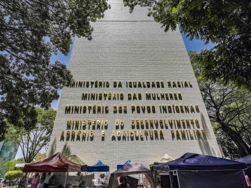 Segundo o Corpo de Bombeiros, o incidente foi provocado por um curto-circuito na subestação de energia.  - Rafa Neddermeyer/Agência Brasil