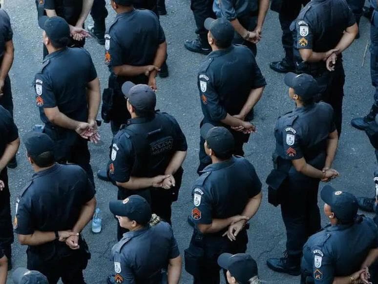 Medida beneficia policiais e bombeiros que cumpriram tempo mínimo de contribuição. - Fernando Frazão/Agência Brasil