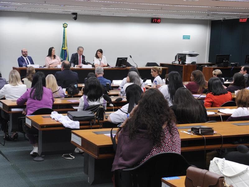 Proposta reduz tempo mínimo de 70 para 50 anos.  - Renato Araújo/Câmara dos Deputados