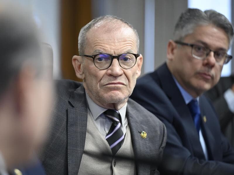 Em destaque, à mesa, presidente da CPI do Crime Organizado, senador Fabiano Contarato (PT-ES). - Andressa Anholete/Agência Senado