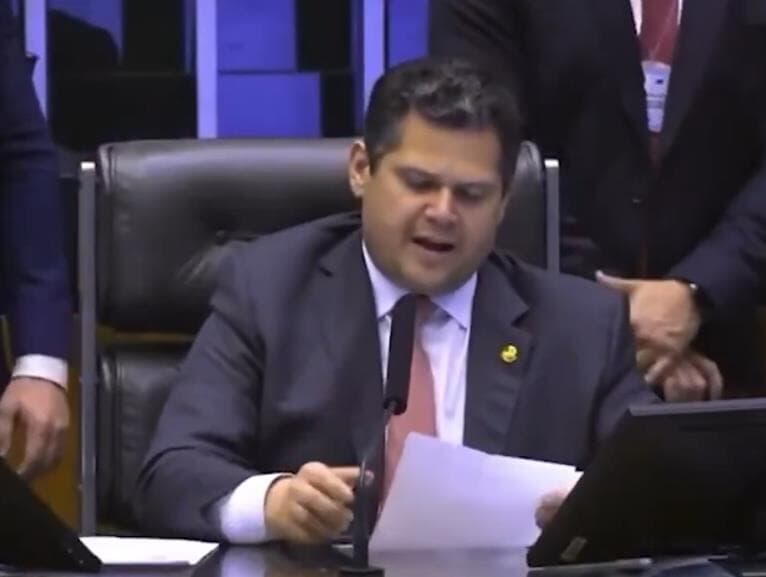 x - Reprodução/YouTube