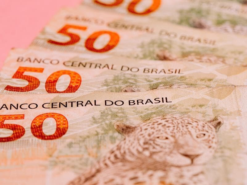 Piso salarial de 2026 deve ter um aumento de 7,18% sobre o salário mínimo atual de R$ 1.518. -  Gabriel Cabral/Folhapress