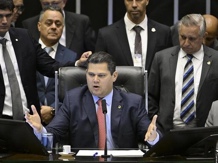 Davi Alcolumbre no comando de sessão conjunta de deputados e senadores. - Edilson Rodrigues/Agência Senado