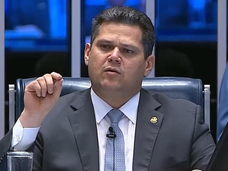 Presidente do Senado respondeu em plenário às alegações de que teria tentado interferir na análise do candidato ao STF. - TV Senado/Reprodução