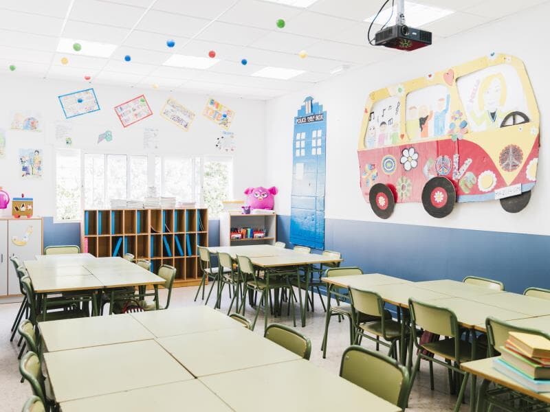 O projeto exclui do arcabouço fiscal as despesas temporárias em educação pública e saúde por cinco anos. - Freepik