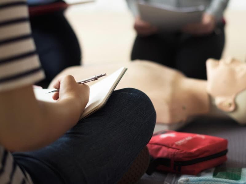 Proposta propõe ensinar noções básicas de primeiros socorros a crianças e adolescentes. - Freepik