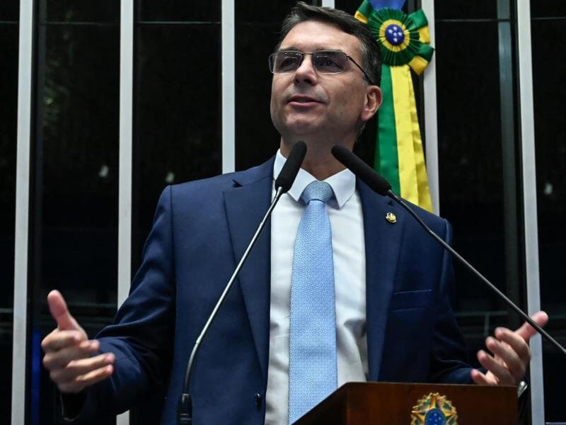 Flávio Bolsonaro se manteve como articulador do ex-presidente desde a decretação da prisão preventiva. - Waldemir Barreto/Agência Senado