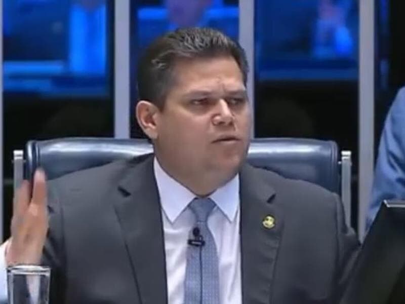 x - Reprodução/YouTube