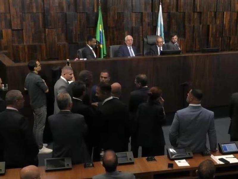 Assembleia discute se mantém ou revoga a prisão de seu presidente, preso desde quarta-feira (3). - TV Alerj/Reprodução