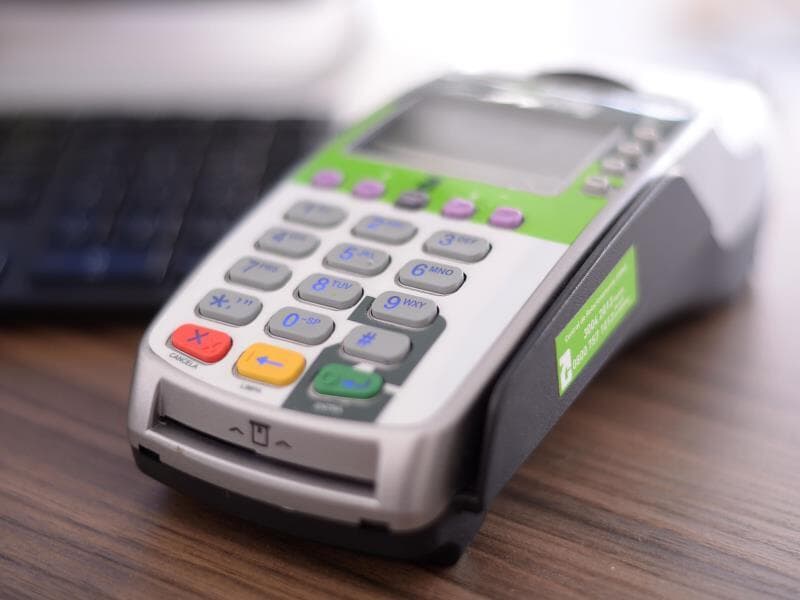 De acordo com a relatora, o objetivo não é extinguir o uso dos cartões. - Igor do Vale/Folhapress