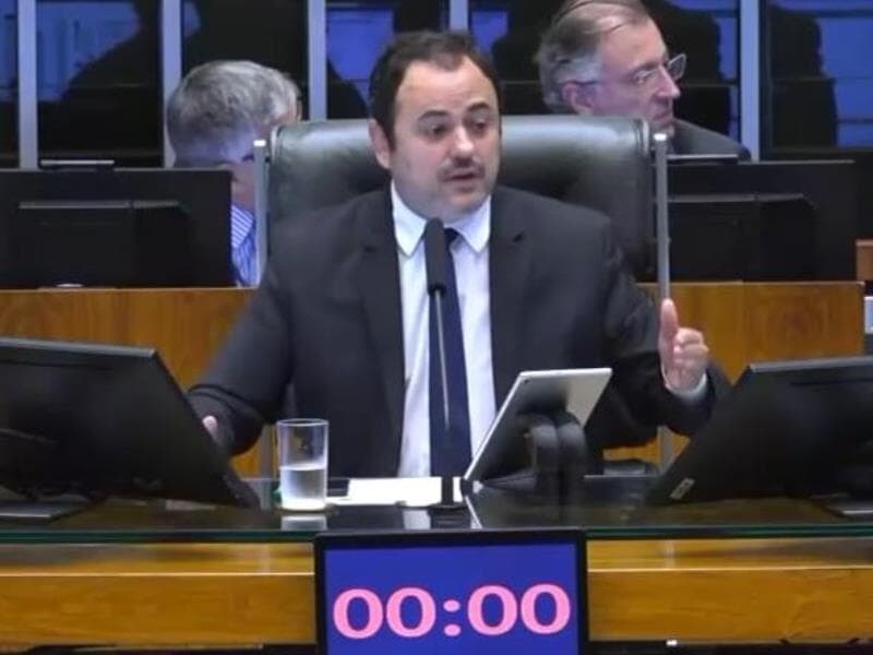 Glauber se queixou da diferença de tratamento em relação a quebras de decoro por parlamentares da oposição. - TV Câmara/Reprodução