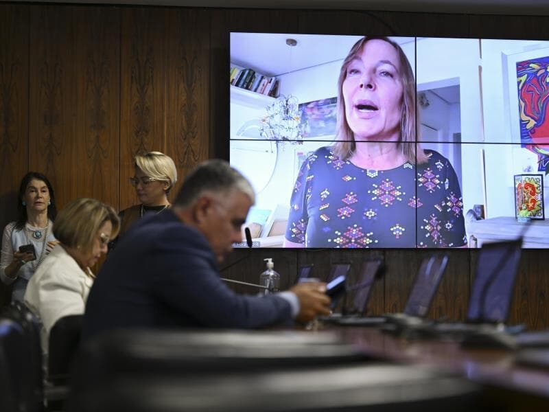A senadora Mara Gabrilli (telão) presidiu a subcomissão temporária. - Saulo Cruz/Agência Senado
