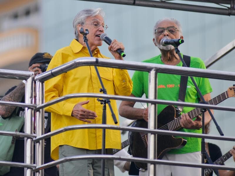 Caetano e Gilberto Gil levaram milhares de pessoas a Copacabana, em setembro, contra a PEC da Blindagem, arquivada no Senado após forte reação popular. - Fabrício Sousa/Agência Enquadrar/Folhapress Caetano e Gilberto Gil levaram milhares de pessoas a Copacabana, em setembro, contra a PEC da Blindagem, arquivada no Senado após forte reação popular. - Fabrício Sousa/Agência Enquadrar/Folhapress