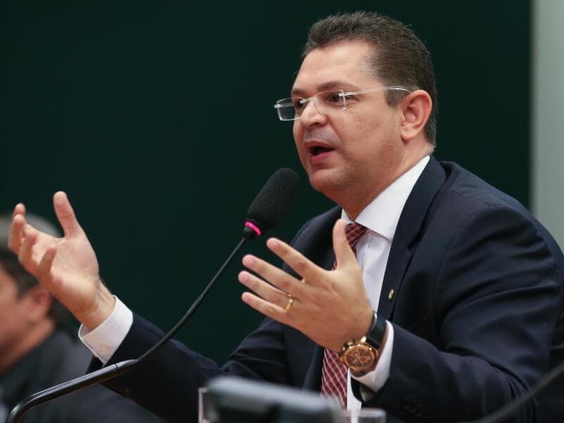 Zambelli não fugiu ao renunciar, afirma Sóstenes. - Fábio Rodrigues Pozzebom/Agência Brasil Zambelli não fugiu ao renunciar, afirma Sóstenes. - Fábio Rodrigues Pozzebom/Agência Brasil