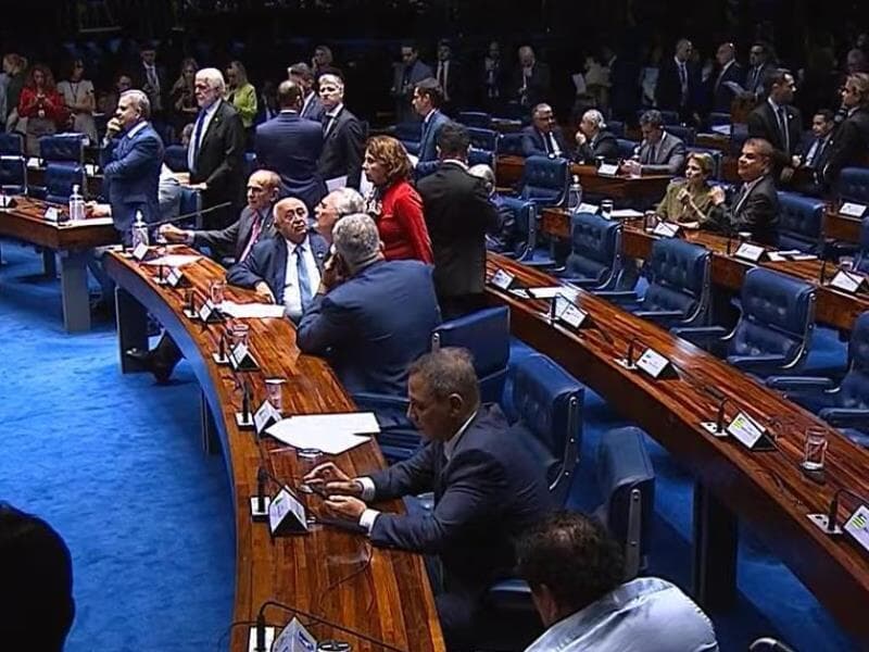 Projeto que revisa penas de condenados por ataques à Esplanada dos Ministérios chega à reta final no Senado. - TV Senado/Reprodução Projeto que revisa penas de condenados por ataques à Esplanada dos Ministérios chega à reta final no Senado. - TV Senado/Reprodução