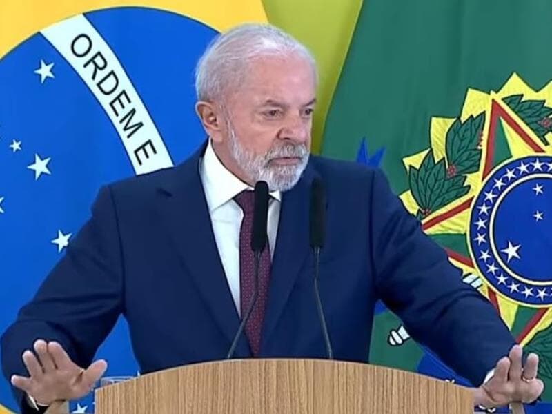 Presidente afirma não sentir sua reeleição ameaçada com o lançamento de Flávio Bolsonaro ao Planalto em 2026. - TV Brasil/Reprodução