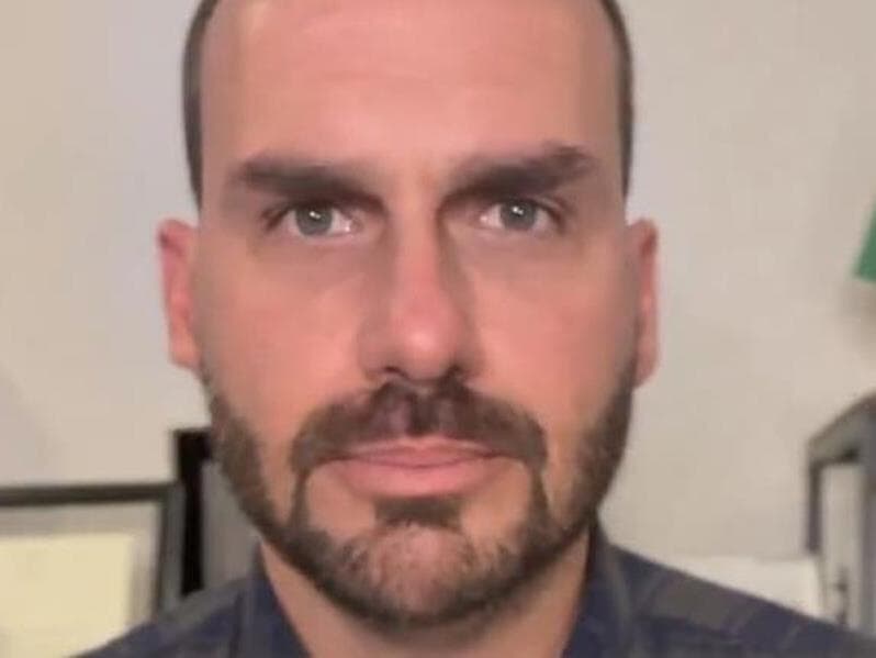 Eduardo está nos Estados Unidos desde março. - Reprodução/YouTube