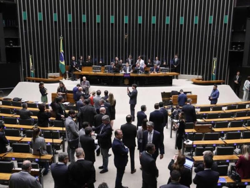 Texto prevê R$ 39,9 milhões a cada deputado e R$ 72,8 milhões a cada senador em emendas individuais. - Kayo Magalhães / Câmara dos Deputados