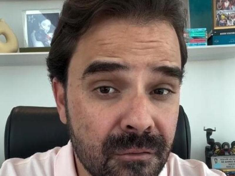Toni Cunha afirma que o governo cortou repasse a um show do cantor sertanejo por motivos ideológicos. - Reprodução/Instagram