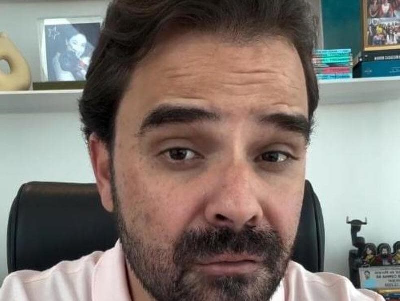 Toni Cunha afirma que o governo cortou repasse a um show do cantor sertanejo por motivos ideológicos. - Reprodução/Instagram