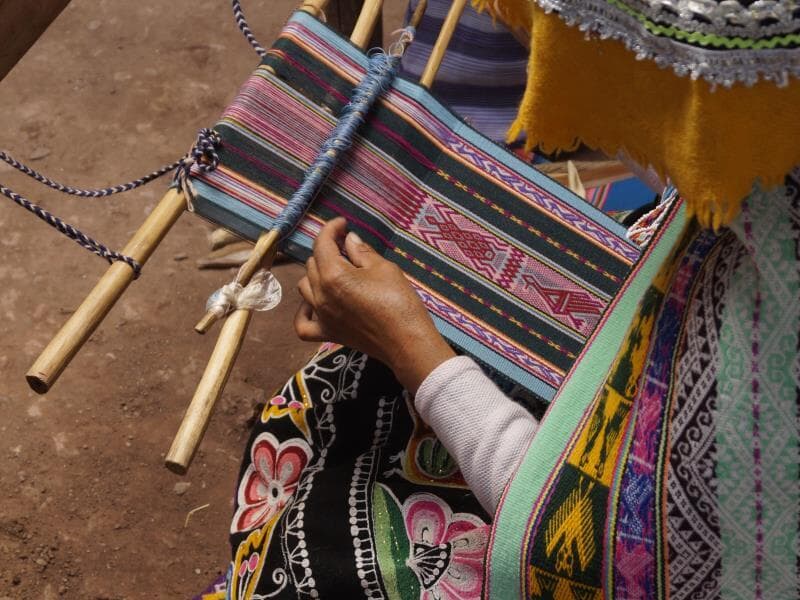 Iniciativa transforma ações pontuais em política permanente, amplia acesso a editais, incentiva economia criativa e reconhece cultura como modo de vida. - Freepik