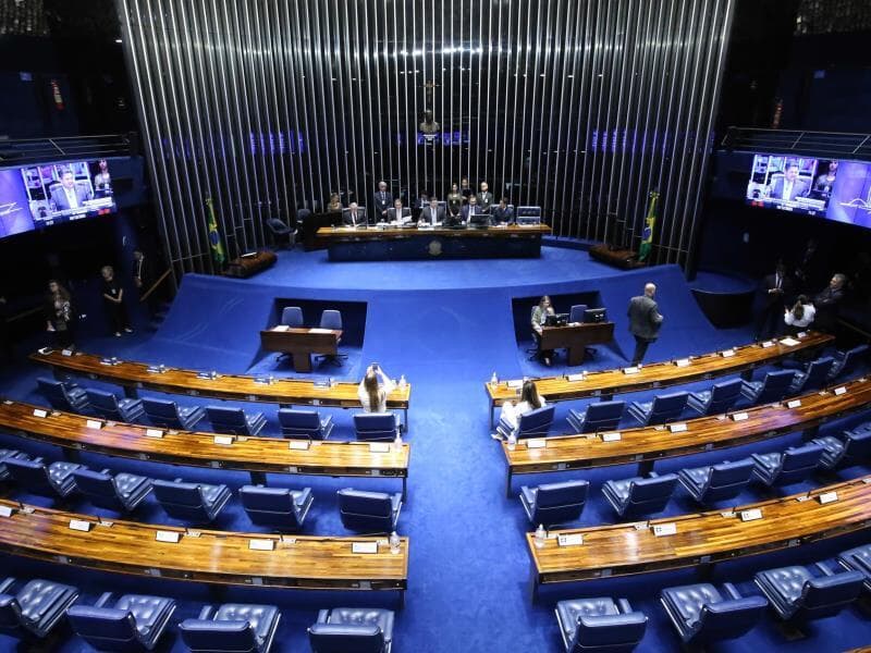 Medida estabelece punições mais duras a agentes públicos que usem o cargo para beneficiar organizações criminosas. - Kayo Magalhães/Câmara dos Deputados