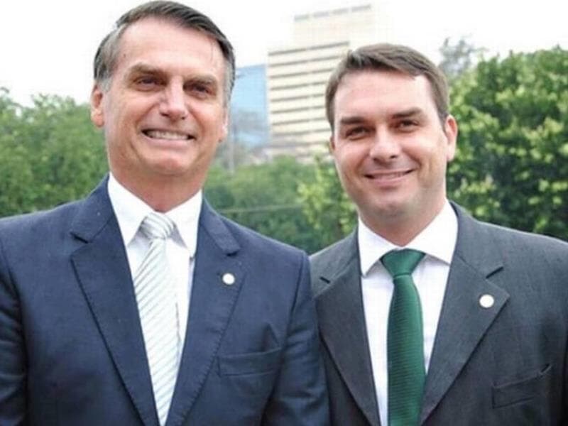 Moraes autorizou a visita de Carlos, Flávio, Jair Renan e Laura Bolsonaro. - Divulgação/PSL