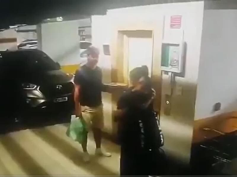 Câmeras de segurança do estacionamento flagraram a agressão. - Reprodução/Redes sociais