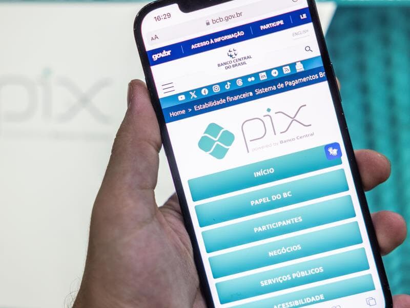 Restituição poderá ser feita via Pix. - Pedro Affonso/Folhapress