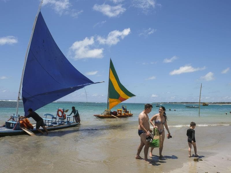 Projetos de lei e decretos buscam disciplinar a cobrança por mesas e cadeiras nas praias. - Fernando Frazão/Agência Brasil