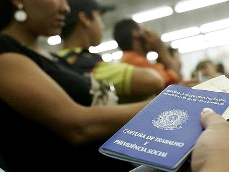 Projeto aprovado dá preferência a mães solo em vagas não ocupadas no Sine.  - Arquivo/Agência Brasil 