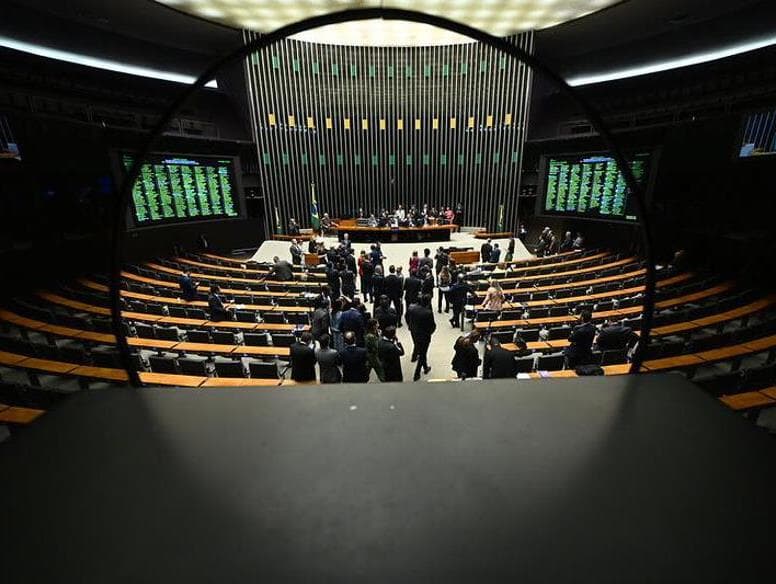 Emendas parlamentares são recursos previstos no Orçamento da União cuja destinação é indicada por deputados e senadores, geralmente para obras e projetos em seus redutos eleitorais. - Carlos Moura/Agência Senado