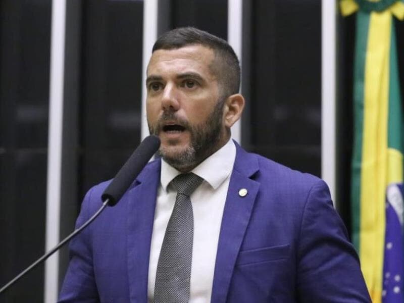 Carlos Jordy diz que coleta de assinaturas continuará durante o recesso parlamentar e pedido será protocolado em fevereiro, na volta do Congresso. - Kayo Magalhães/Agência Câmara Carlos Jordy diz que coleta de assinaturas continuará durante o recesso parlamentar e pedido será protocolado em fevereiro, na volta do Congresso. - Kayo Magalhães/Agência Câmara