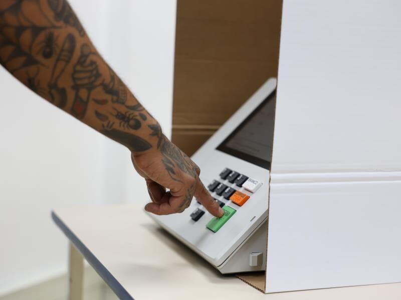 Eleitores têm menos de quatro meses para realizar o alistamento eleitoral. - Rovena Rosa/Agência Brasil
