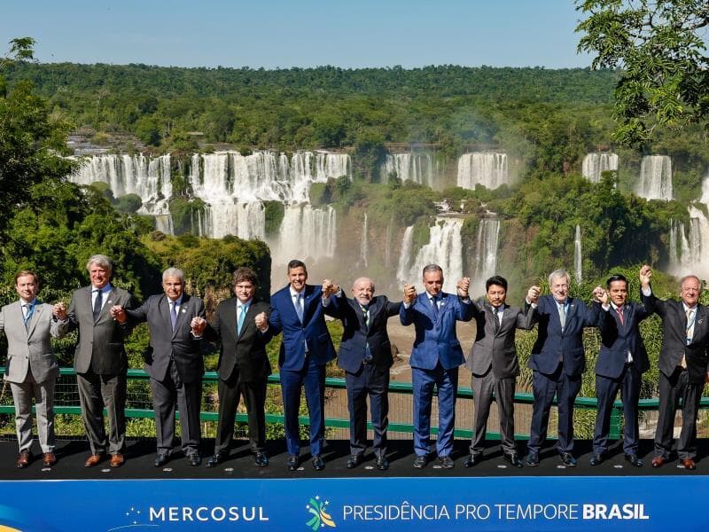 Presidentes e Chefes de Delegação dos Estados Partes do Mercosul e dos Estados Associados no Mirante das Cataratas. - Ricardo Stuckert/PR