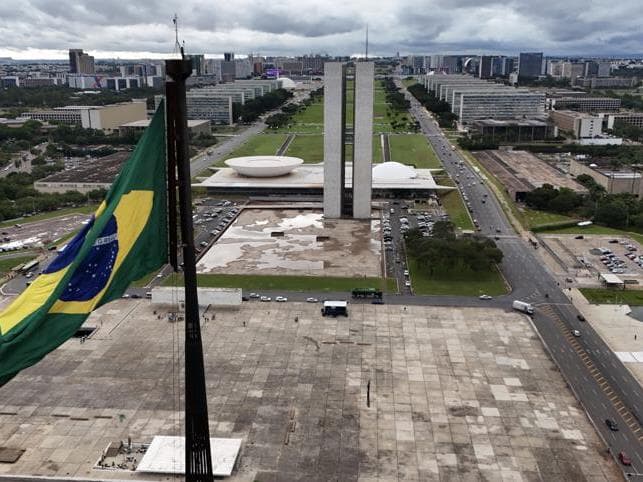 Vista aérea da Praça dos Três Poderes: emendas têm causado conflito entre o Legislativo, o Executivo e o Judiciário. - Pedro Ladeira/Folhapress