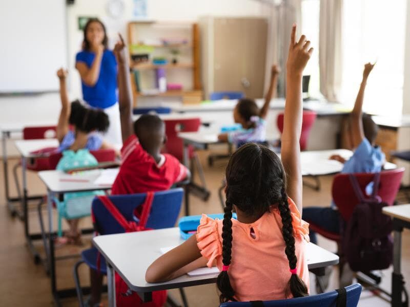 A medida contempla professores que ganham até R$ 10 mil mensais. - Freepik