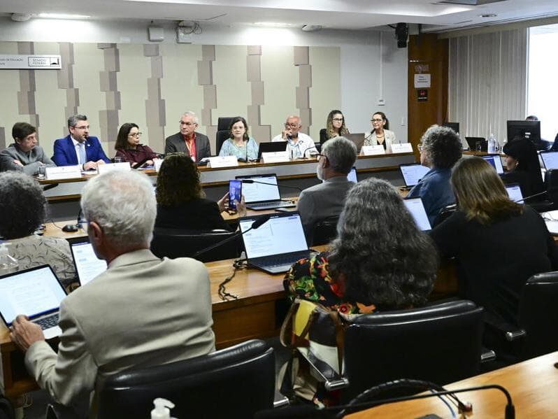 Lista de pautas prontas para votação na CAE é composta por 86 projetos de lei. - Geraldo Magela/Agência Senado