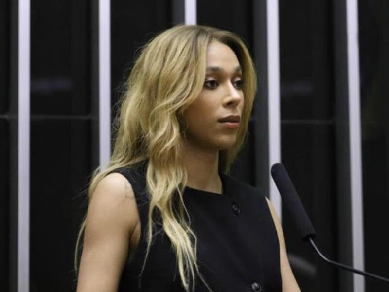 Segundo deputada, parlamentares estão "passando vergonha" no ato promovido por Nikolas. - kayo Magalhães/Câmara dos Deputados