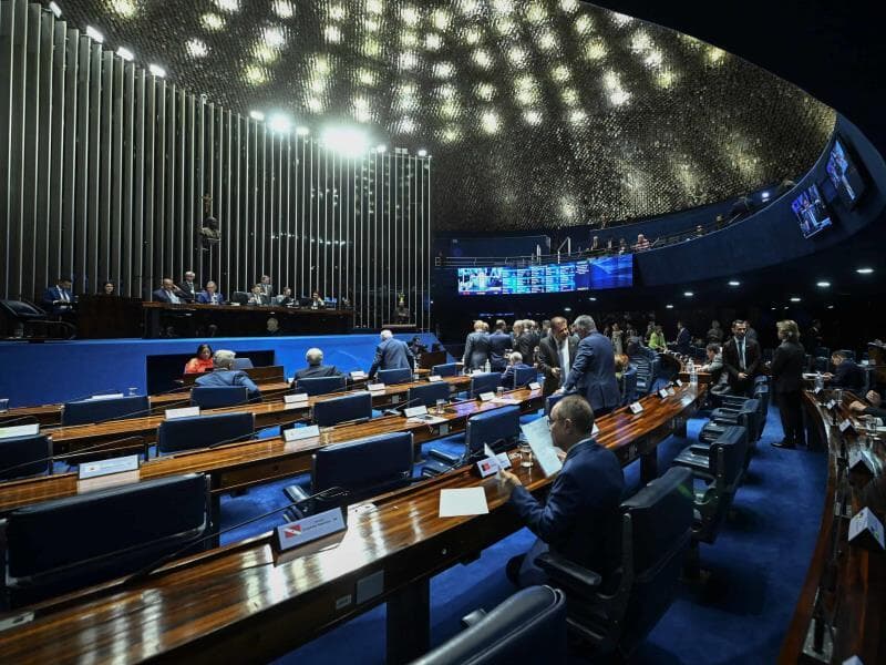 Senadores podem migrar livremente entre partidos sem perder o cargo, escolhendo siglas onde se fortalecem. - Carlos Moura/Agência Senado