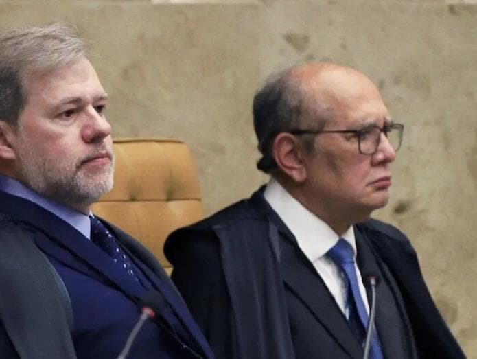 Dias Toffoli, à esquerda, recebeu manifestação pública de apoio de Gilmar Mendes, o decano do Supremo. - Nelson Jr./STF
