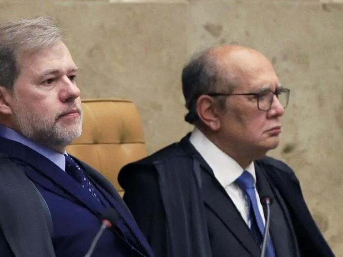 Dias Toffoli, à esquerda, recebeu manifestação pública de apoio de Gilmar Mendes, o decano do Supremo. - Nelson Jr./STF