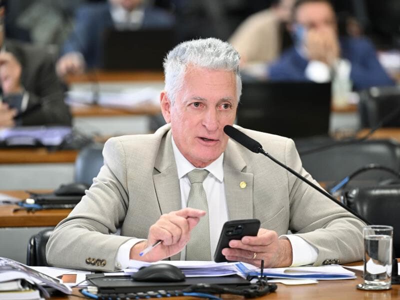 Correia busca esclarecimentos a respeito da fiscalização diante de irregularidades nas transações do INSS.
 - Edilson Rodrigues/Agência Senado