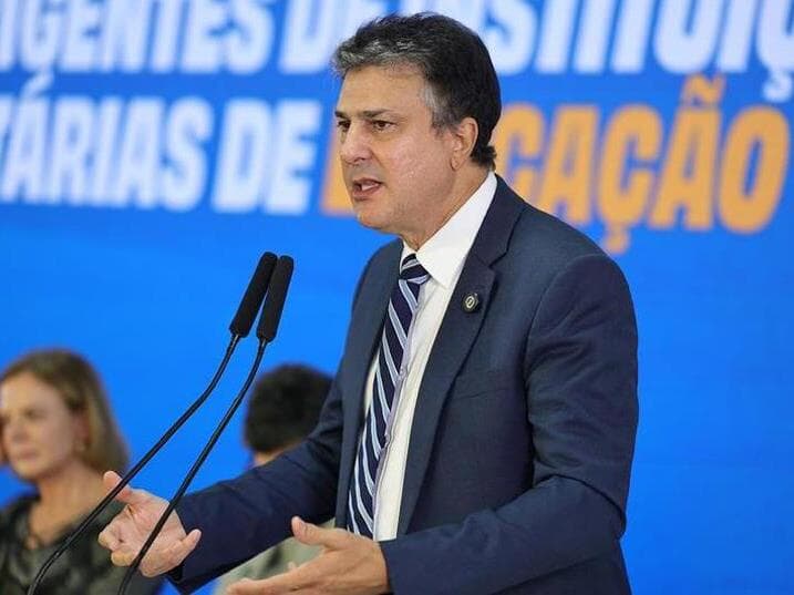 Camilo Santana: reajuste representa ganho real para a categoria. - Bruna Araújo/MEC